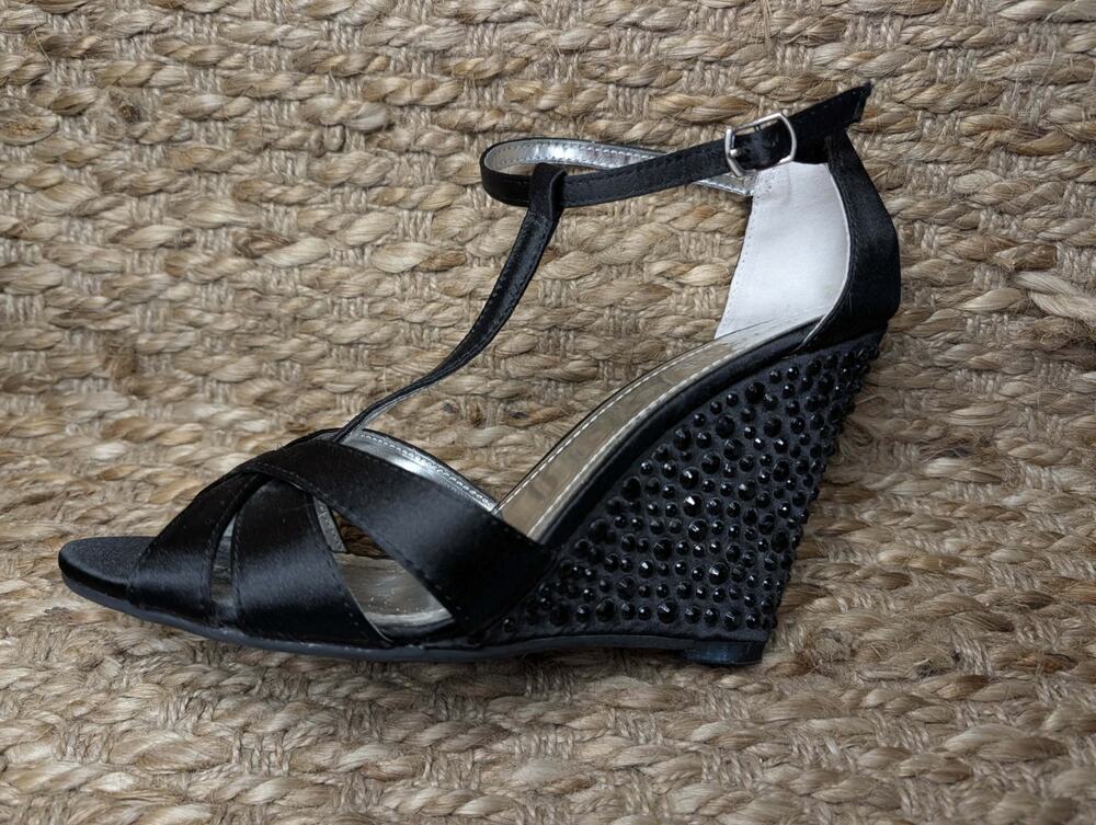 Kenneth Cole Reaction Black Wedges Sparkle Studded Heels Size 8.5